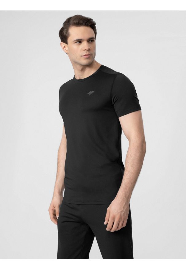 4f - Koszulka treningowa regular szybkoschnąca męska. Kolor: czarny. Materiał: włókno, dzianina. Sport: fitness
