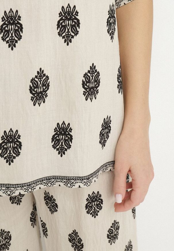 Born2be - Jasnobeżowy Komplet Wiskozowy w Boho Print Bluzka z Krótkim Rękawem i Szerokie Spodnie Natilene. Kolor: beżowy. Materiał: wiskoza. Wzór: nadruk