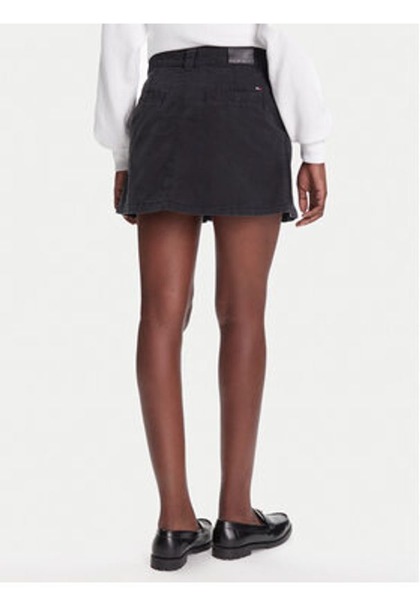 Tommy Jeans Spódnica jeansowa DW0DW21137 Czarny Regular Fit. Kolor: czarny. Materiał: bawełna