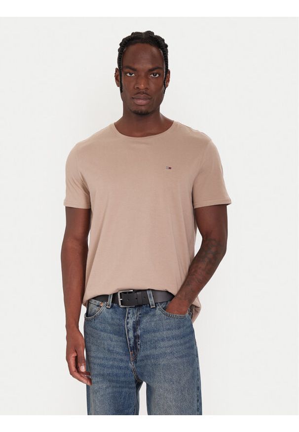 Tommy Jeans T-Shirt DM0DM04411 Beżowy Regular Fit. Kolor: beżowy. Materiał: bawełna