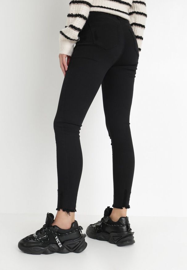 Born2be - Czarne Spodnie Skinny Nyryore. Kolor: czarny. Styl: elegancki