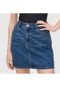 Cropp - Jeansowa mini spódnica - Niebieski. Kolor: niebieski. Materiał: jeans #1