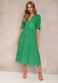 Renee - Zielona Sukienka Evonia. Kolor: zielony. Wzór: aplikacja, haft. Typ sukienki: rozkloszowane. Styl: boho. Długość: midi #5
