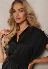 Renee - Czarna Rozkloszowana Sukienka Koszulowa z Materiałowym Paskiem w Talii Vikira. Okazja: na co dzień. Kolor: czarny. Materiał: materiał. Typ sukienki: koszulowe. Styl: casual #3