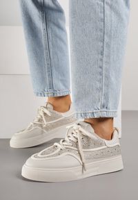 Born2be - Beżowe Sneakersy na Grubej Podeszwie z Cyrkoniami Catith. Okazja: na co dzień. Kolor: beżowy. Materiał: jeans #1