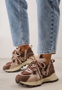 Renee - Beżowe Sneakersy Chunky z Zamszowymi Wstawkami Tasiemkami i Bieżnikiem Oyesei. Kolor: beżowy. Materiał: zamsz #1