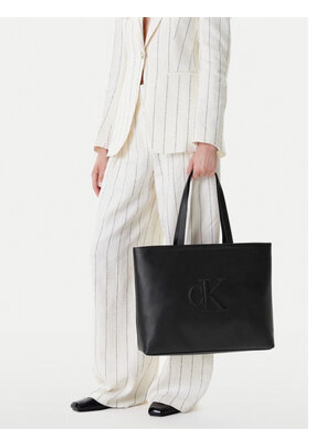 Calvin Klein Jeans Torebka Sculpted Slim Tote LV04K3070G Czarny. Kolor: czarny. Materiał: skórzane