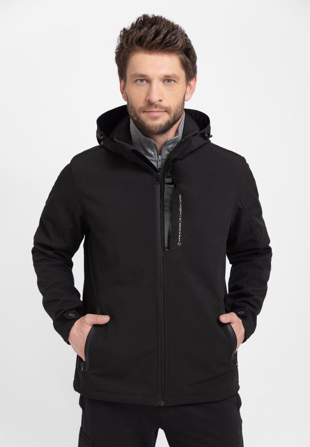 Volcano - Czarny softshell F-FORKE. Typ kołnierza: kołnierzyk stójkowy. Kolor: czarny. Materiał: softshell