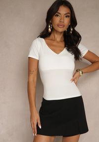 Renee - Biały Dopasowany T-shirt z Wiskozą z Dekoltem w Kształcie Litery V Follerea. Okazja: na co dzień, na spacer. Typ kołnierza: dekolt w kształcie V. Kolor: biały. Materiał: wiskoza. Styl: casual