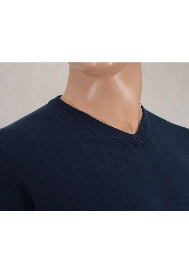 Sweter w Serek (V-neck) Granatowy Męski, 100% Bawełna, Elegancki - Adriano Guinari. Okazja: na co dzień, na spotkanie biznesowe, do pracy. Typ kołnierza: dekolt w serek. Kolor: niebieski. Materiał: bawełna. Styl: elegancki