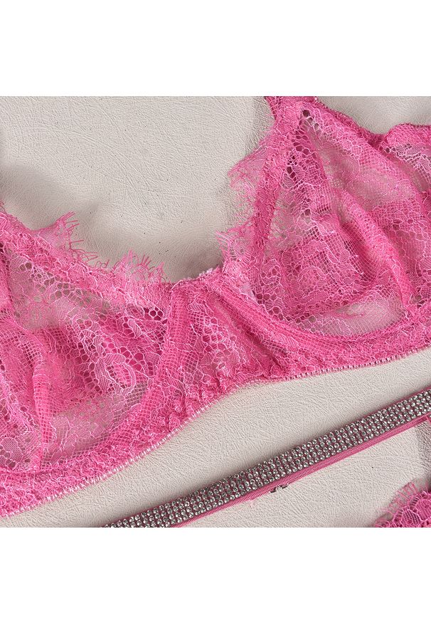 Intica - Komplet bielizny transparentnej z subtelnymi detalami Meglena. Kolor: czarny. Materiał: materiał. Wzór: aplikacja