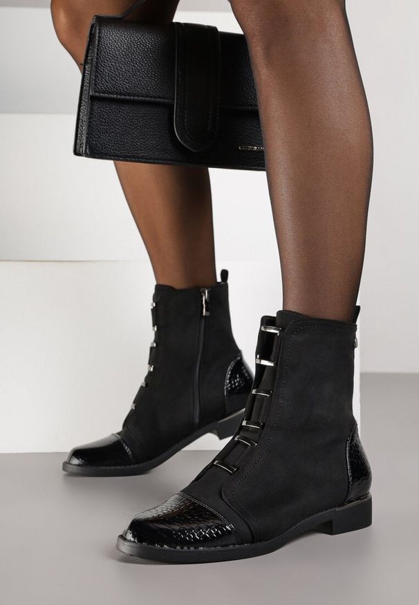 Born2be - Czarne Botki Vices z Lakierowanymi Wstawkami w Stylu Krokodyla Olitta. Okazja: na spacer, na spotkanie biznesowe. Kolor: czarny. Materiał: lakier. Styl: biznesowy