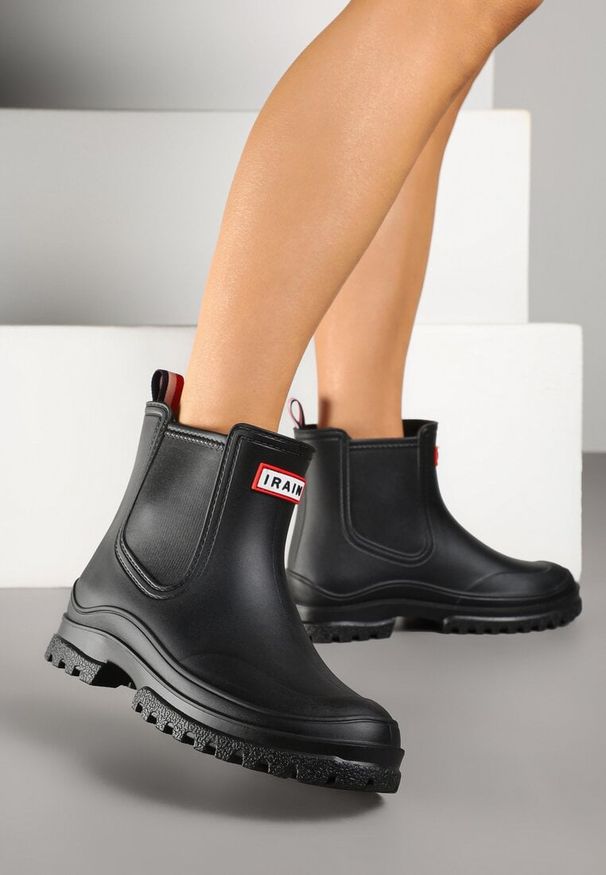 Born2be - Czarne Kalosze z Tłoczoną Cholewką Tosanne. Okazja: na co dzień. Kolor: czarny. Materiał: jeans. Szerokość cholewki: normalna. Styl: elegancki, casual