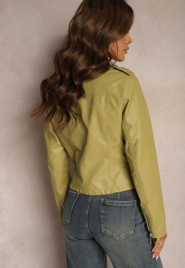 Renee - Jasnozielona Kurtka w Stylu Ramoneski z Paskiem z Regulacją i Asymetrycznym Suwakiem Braliona. Kolor: zielony. Materiał: jeans. Styl: rockowy