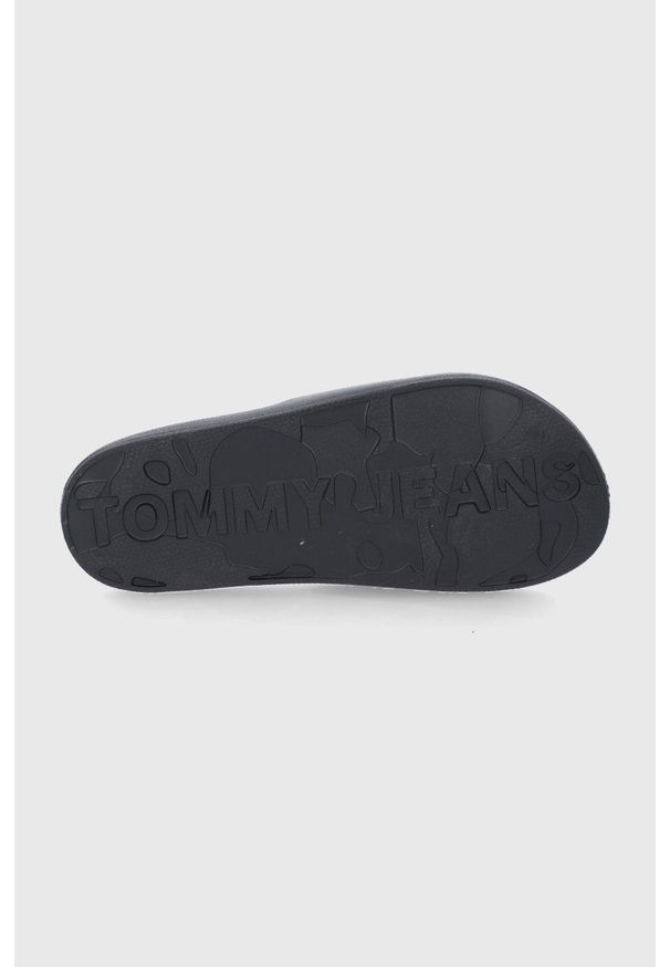 Tommy Jeans klapki damskie kolor czarny. Kolor: czarny. Materiał: materiał. Obcas: na obcasie. Wysokość obcasa: niski