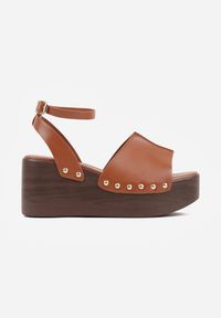 Renee - Brązowe Sandały na Platformie i Koturnie z Nitami po Bokach Zaehesh. Okazja: na co dzień. Zapięcie: sprzączka. Kolor: brązowy. Materiał: jeans. Obcas: na koturnie. Styl: casual #3