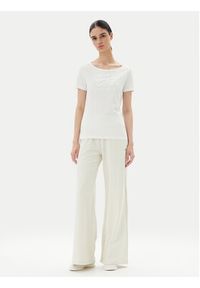 EA7 Emporio Armani T-Shirt 7W000184 AF10373 U0005 Écru Regular Fit. Materiał: bawełna