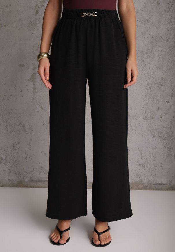 Renee - Czarne Spodnie Casual Wide Leg High Waist Zdobione Klamerką w Talii Cythiopis. Okazja: na co dzień. Stan: podwyższony. Kolekcja: plus size. Kolor: czarny. Długość: krótkie. Wzór: aplikacja. Styl: casual