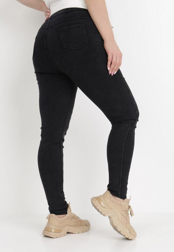 Born2be - Czarne Spodnie Megora. Stan: podwyższony. Kolekcja: plus size. Kolor: czarny. Materiał: tkanina. Wzór: gładki. Styl: klasyczny