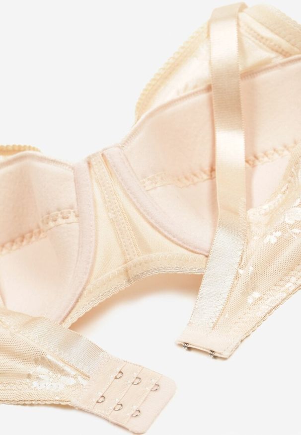Born2be - Jasnobeżowy Koronkowy Biustonosz z Regulowanymi Ramiączkami Zapinany na Haftki Missaela. Kolor: beżowy. Materiał: koronka