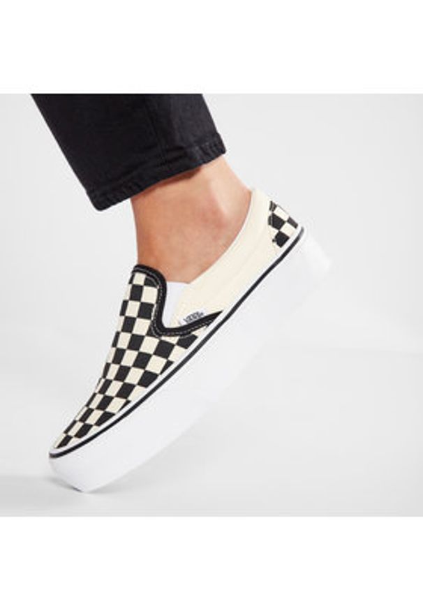 Vans Tenisówki Classic Slip-On P VN00018EBWW Biały. Zapięcie: bez zapięcia. Kolor: biały. Materiał: materiał