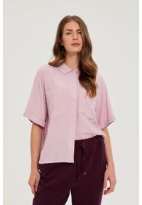 MOODO - Wiskozowa koszula różowa. Kolor: różowy. Materiał: wiskoza #1