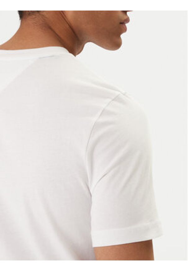 TOMMY HILFIGER - Tommy Hilfiger T-Shirt Brand Love Box MW0MW42366 Biały Regular Fit. Kolor: biały. Materiał: bawełna