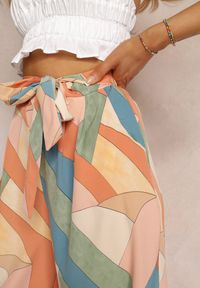 Renee - Różowe Spodnie Szerokie z Wiązaniem Sanitis. Kolor: różowy. Wzór: geometria #3