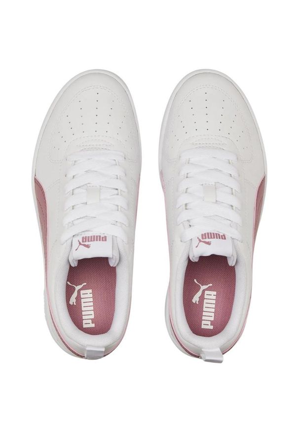 Buty damskie Puma Rickie. Zapięcie: sznurówki. Kolor: biały, różowy, wielokolorowy. Materiał: guma, syntetyk, materiał. Szerokość cholewki: normalna. Sport: turystyka piesza
