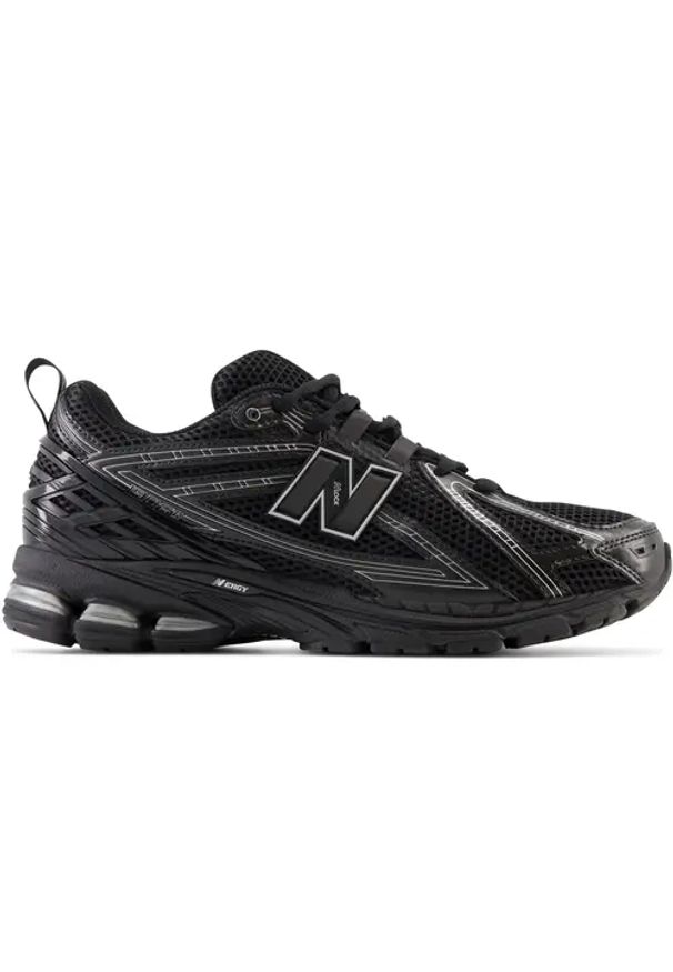 New Balance M1906RCH Sneakersy unisex. Okazja: na co dzień. Kolor: czarny. Materiał: syntetyk. Szerokość cholewki: normalna. Sezon: lato