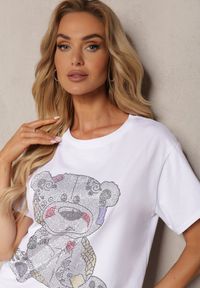 Renee - Biały T-shirt z Bawełny Ozdobiony Cyrkoniami Indilla. Okazja: na co dzień. Kolor: biały. Materiał: bawełna. Wzór: aplikacja. Styl: klasyczny, elegancki, casual