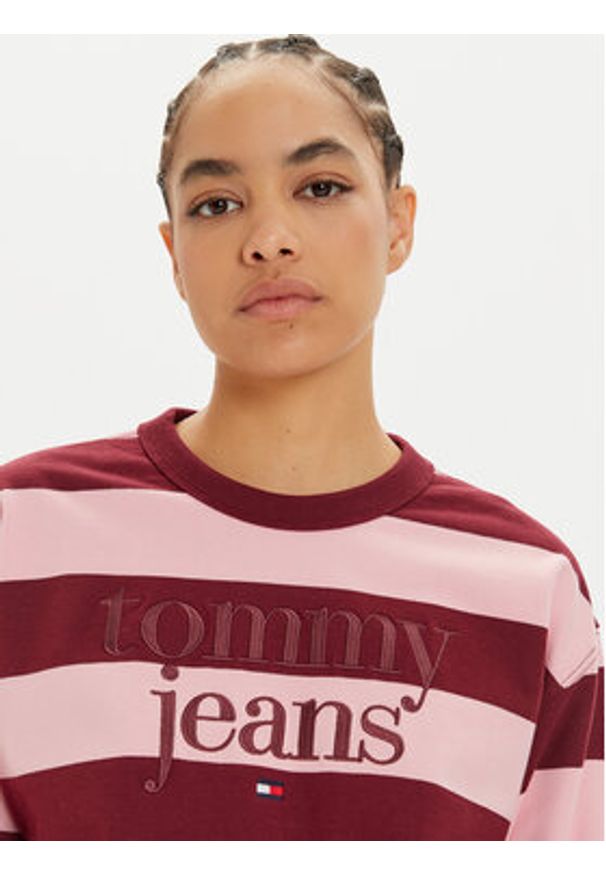 Tommy Jeans Bluza Ess Logo DW0DW19041 Fioletowy Relaxed Fit. Kolor: fioletowy. Materiał: bawełna