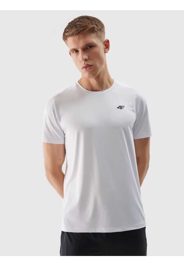 4f - Koszulka treningowa regular z materiału z recyklingu męska - biała. Kolor: biały. Materiał: materiał. Długość rękawa: krótki rękaw. Długość: krótkie. Wzór: ze splotem, jednolity, gładki. Sport: fitness