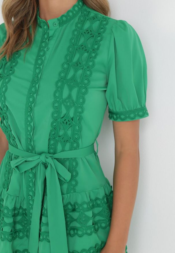 Born2be - Zielona Sukienka Rozkloszowana z Koronką i Wiązanym Paskiem Alphonsina. Kolor: zielony. Materiał: koronka. Wzór: koronka