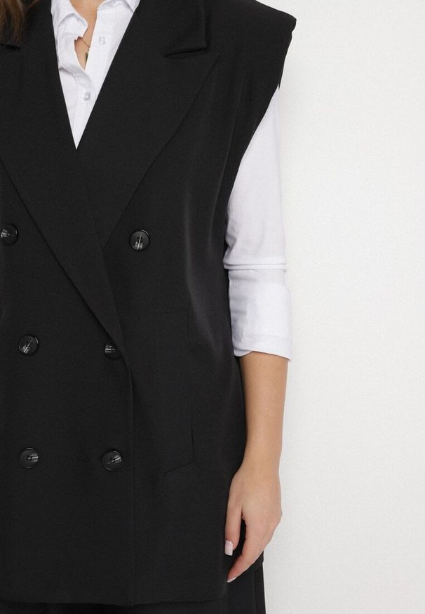 Born2be - Czarny Garniturowy Komplet Długa Kamizelka i Szerokie Spodnie Edivira. Kolor: czarny. Materiał: materiał