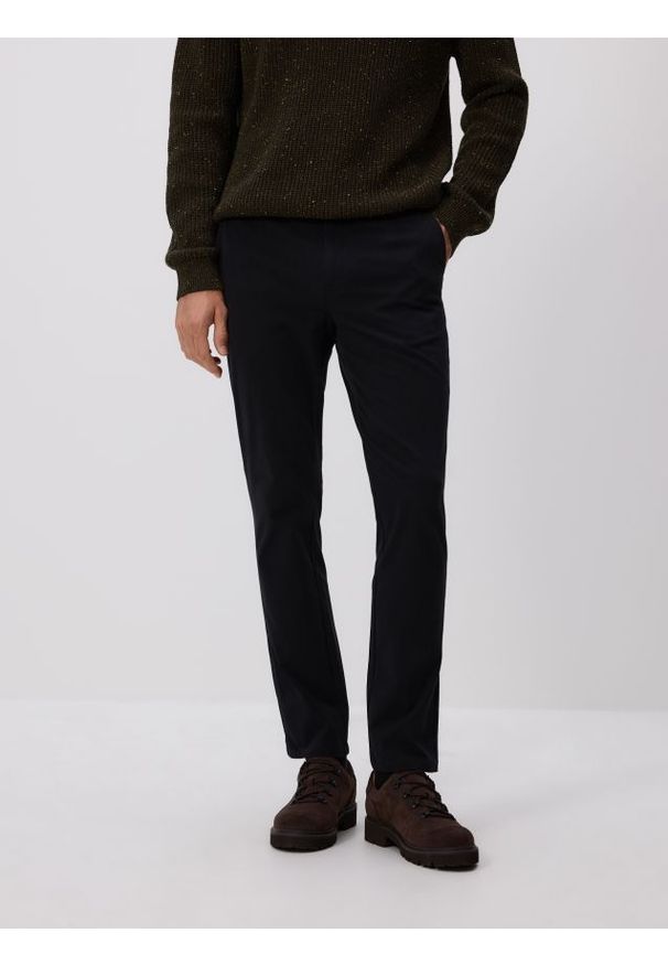 Reserved - Spodnie chino slim fit - czarny. Kolor: czarny. Materiał: tkanina, bawełna