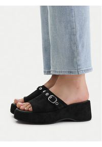 Guess Jeans Klapki CEO-HY20091-1 Czarny. Kolor: czarny. Materiał: materiał #6