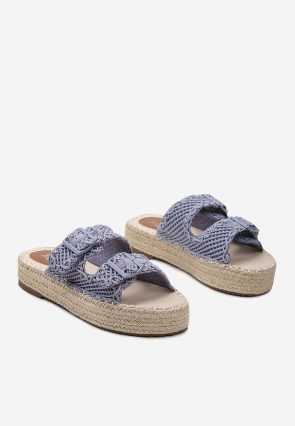 Born2be - Niebieskie Klapki na Grubej Podeszwie z Ozdobną Plecionką i Klamrami Sariga. Okazja: na co dzień. Kolor: niebieski. Materiał: len. Sezon: lato. Styl: elegancki, casual