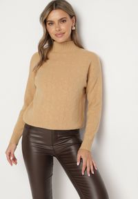 Born2be - Brązowy Sweter Golf z Ozdobnym Tłoczeniem Zakończony Ściągaczem Melodiea. Okazja: na co dzień, na spacer. Typ kołnierza: golf. Kolor: brązowy. Materiał: jeans. Wzór: aplikacja. Sezon: zima, jesień. Styl: klasyczny, casual #3
