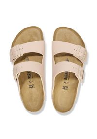Birkenstock - BIRKENSTOCK ARIZONA BF NEW BEIGE Klapki damskie. Okazja: na co dzień. Kolor: beżowy. Materiał: materiał, skóra. Wzór: paski. Sezon: lato. Styl: elegancki, casual, klasyczny #7