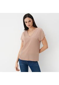 Mohito - Wiskozowa bluzka z dekoltem V - Beżowy. Kolor: beżowy. Materiał: wiskoza #1