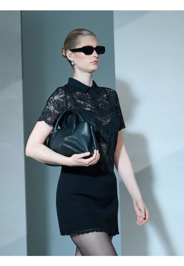 Sinsay - Swetrowa spódniczka mini z koronką - czarny. Kolor: czarny. Materiał: koronka. Wzór: koronka