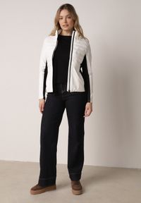 Born2be - Biała Pikowana Kurtka Przejściowa z Kapturem i Elastycznymi Rękawami Nikitha. Okazja: na co dzień. Typ kołnierza: kaptur. Kolor: biały. Materiał: jeans, nylon. Styl: casual, elegancki, sportowy, klasyczny #8