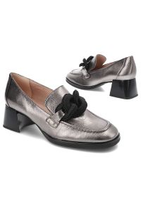 Szare Półbuty Hispanitas Eleganckie Obuwie Damskie. Okazja: na co dzień. Kolor: szary. Materiał: materiał, skóra. Obcas: na obcasie. Styl: elegancki. Wysokość obcasa: średni
