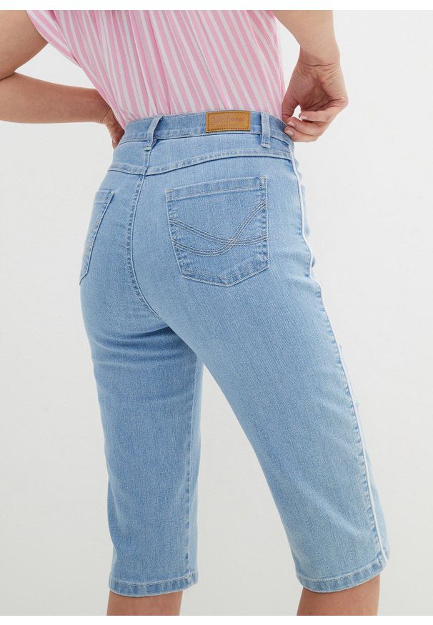 bonprix - Bermudy dżinsowe ze stretchem. Kolor: niebieski