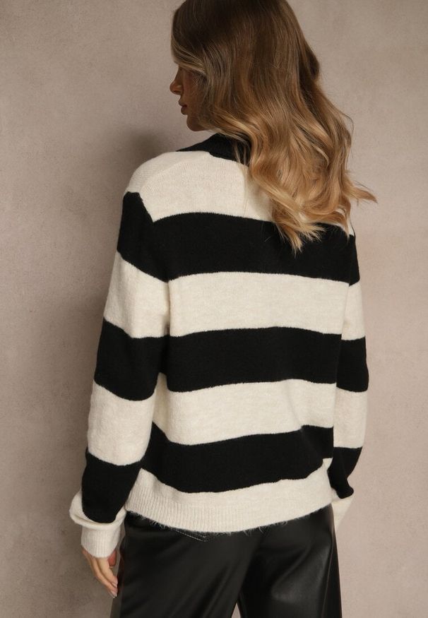 Renee - Czarny Pasiasty Sweter z Dodatkiem Wełny z Kołnierzykiem i Guzikami Tiarresa. Typ kołnierza: kołnierzyk klasyczny. Kolor: czarny. Materiał: wełna. Styl: klasyczny