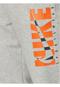 Nike Dres Sportswear Graphic DD5242 Szary Regular Fit. Kolor: szary. Materiał: bawełna #6