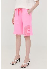 Pinko szorty bawełniane damskie kolor różowy z nadrukiem high waist. Okazja: na co dzień. Stan: podwyższony. Kolor: różowy. Materiał: bawełna. Wzór: nadruk. Styl: casual