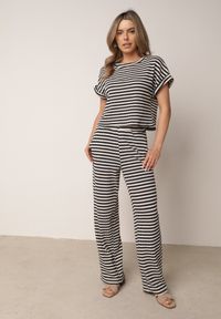 Born2be - Beżowo-Granatowy Dzianinowy Komplet z Bawełną Ozdobiony Wzorem w Paski Spodnie i Bluzka Amiphisia. Kolor: beżowy. Materiał: bawełna, dzianina. Wzór: paski, aplikacja #1