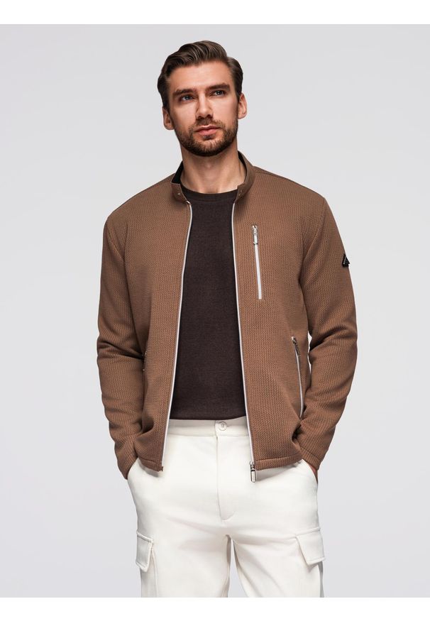 Ombre Clothing - Męska strukturalna kurtka biker ze stójką – brązowa V2 - Rozmiar: XL. Okazja: na co dzień. Typ kołnierza: kołnierzyk stójkowy. Kolor: brązowy. Materiał: skóra, poliester, dzianina. Styl: casual, elegancki